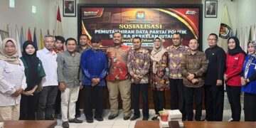 Bawaslu melakukan sosialisasi pemutakhiran data partai politik. Foto : Dok.Bawaslu Blora/Lingkar