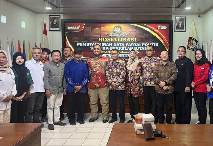 Bawaslu melakukan sosialisasi pemutakhiran data partai politik. Foto : Dok.Bawaslu Blora/Lingkar