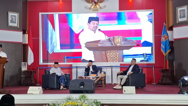 Marak Kasus Kekerasan, Kesbangpol Semarang : Pengamalan Sila Kemanusiaan Masih Jadi PR 25 Kepala Kesbangpol Kota Semarang Bambang Pramusinto saat mengikuti forum SEMAR (Senin Malam di Serambi) di Rumah Dinas Wali Kota Semarang, Senin (8/6) malam. Foto: Syahril/Lingkar