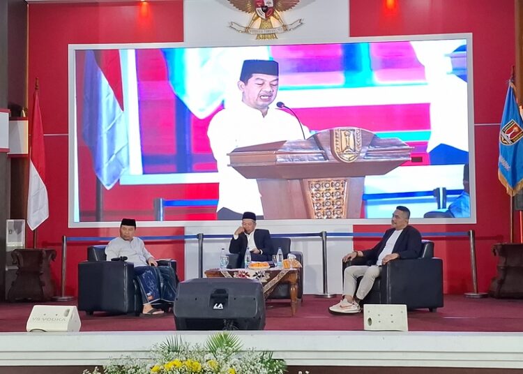 Marak Kasus Kekerasan, Kesbangpol Semarang : Pengamalan Sila Kemanusiaan Masih Jadi PR 25 Kepala Kesbangpol Kota Semarang Bambang Pramusinto saat mengikuti forum SEMAR (Senin Malam di Serambi) di Rumah Dinas Wali Kota Semarang, Senin (8/6) malam. Foto: Syahril/Lingkar