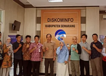 Bawaslu melakukan konsolidasi demokrasi dengan Diskominfo menyiapkan langkah strategis dan memperkuat pendidikan politik kepada masyarakat. Foto : Dok.Diskominfo Semarang/Lingkar