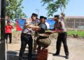 Peresmian bantuan sumur dari Polres Kudus di Komplek Makam Syech Abdullah atau Mbah Gareng, Desa Undaan Lor, Kecamatan Undaan, Senin (29/6). Foto : Nisa Hafizhotus Syarifa/Lingkar
