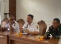 Tingkatkan PAD TPI, DKP Pati Validasi Nelayan Penerima BBM Bersubsidi 34 Sekretaris DKP Kabupaten Pati, Agus Sunarko, saat mendampingi kegiatan verval faktual terhadap nelayan tradisional di bawah 10 Gross Ton (GT) di Desa Banyutowo yang digelar di Aula Kecamatan Dukuhseti, Rabu, 24 Juni 2026. (Mohammad Fahtur Rohman/Lingkarjateng.id)