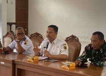 Tingkatkan PAD TPI, DKP Pati Validasi Nelayan Penerima BBM Bersubsidi 30 Sekretaris DKP Kabupaten Pati, Agus Sunarko, saat mendampingi kegiatan verval faktual terhadap nelayan tradisional di bawah 10 Gross Ton (GT) di Desa Banyutowo yang digelar di Aula Kecamatan Dukuhseti, Rabu, 24 Juni 2026. (Mohammad Fahtur Rohman/Lingkarjateng.id)