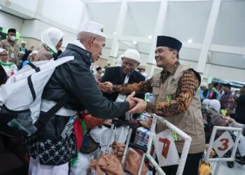 Gubernur Jateng Sambut Kepulangan Jemaah Haji, Pesan Jaga Kemabruran 26 Gubernur Jawa Tengah, Ahmad Luthfi, menyambut kepulangan jemaah haji di Asrama Haji Donohudan, Kabupaten Boyolali, Selasa malam, 2 Juni 2026. (Humas Pemprov Jateng/Lingkarjateng.id)