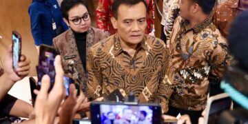 Gubernur Jawa Tengah, Ahmad Luthfi, memberi keterangan kepada awak media usai menghadiri Rapat Koordinasi Pengendalian Alih Fungsi Lahan Sawah di Hotel Gumaya Semarang, Kamis, 4 Juni 2026. (Humas Pemprov Jateng/Lingkarjateng.id)