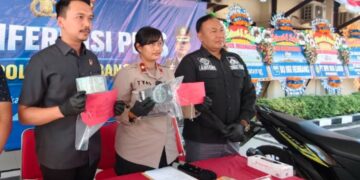 Pengungkapan kasus perampasan motor di Mapolres Rembang, Selasa, 30 Juni 2026. (Vicky Rio/Lingkarjateng.id)