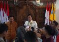 Bupati Jepara, Witiarso Utomo, memberi keterangan kepada awak media usai menerima audiensi GEKRAFS di Pendopo Kabupaten Jepara, Rabu, 2 Juni 2026. (Tomi Budianto/Lingkarjateng.id)