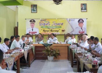 Ngopi Bareng Petinggi di Bucu, Bupati Jepara Dapat Aduan Jalan Rusak