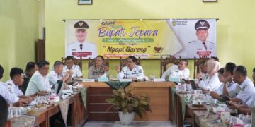Bupati Jepara, Witiarso Utomo, dalam kegiatan Ngolah Pikir (Ngopi) Bareng Petinggi yang digelar Pemerintah Kabupaten Jepara di Desa Bucu, Kecamatan Kembang, Rabu, 3 Juni 2026. (Tomi Budianto/Lingkarjateng.id)