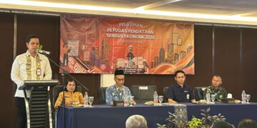 Jelang Sensus Ekonomi 2026, Bupati Jepara Minta Petugas Kumpulkan Data Akurat 10 Bupati Jepara, Witiarso Utomo, memberi sambutan dalam acara pelatihan petugas sensus ekonomi di Hotel D’Season Premier Bandengan pada Selasa, 2 Juni 2026. (Tomi Budianto/Lingkarjateng.id)