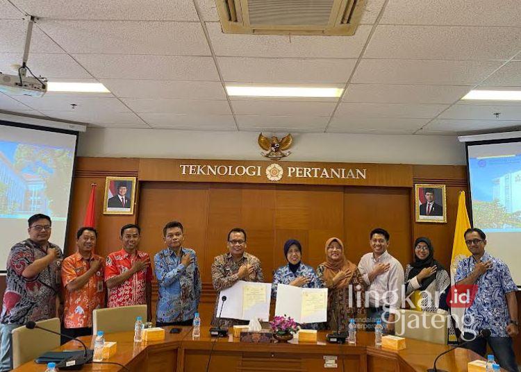 DKP Kendal Gandeng UGM Perkuat Pengembangan Sektor Kelautan dan Perikanan 25 Dinas Kelautan dan Perikanan (DKP) Kabupaten Kendal teken kerja sama Fakultas Teknologi Pertanian (FTP) Universitas Gadjah Mada (UGM) dalam pengembangan sektor kelautan dan perikanan belum lama ini. (dok for Lingkarjateng.id)