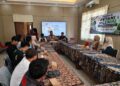 Kepala Bidang Prasarana, Sarana, dan Penyuluhan Pertanian DKPP Kabupaten Pekalongan, Sutanto, memberikan pengarahan kepada peserta dalam kegiatan Pelatihan Petani Milenial di Kantor DKPP Kabupaten Pekalongan, Kamis, 25 Juni 2026. (Fahri Akbar/Lingkarjateng.id)