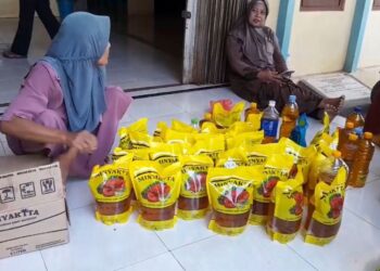 Diduga Berbau Solar, Warga Demak Kembalikan MinyaKita Bantuan Pangan