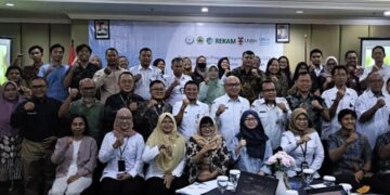 Dukung Program Karbon Biru, DKP Kendal Siapkan 100 Ha Lahan Pesisir di 4 Kecamatan 10 Kepala Dinas Kelautan dan Perikanan (DKP) Kendal, Hudi Sambodo, mengikuti forum Diskusi Pengelolaan Pesisir Pantai Utara Jawa Tengah untuk Penyempurnaan Proposal Kegiatan Didanai GEF-8: Policy Coherence Provinsi Jawa Tengah yang digelar di Hotel Novotel Semarang pada 10–11 Juni 2026. (dok for Lingkarjateng.id)