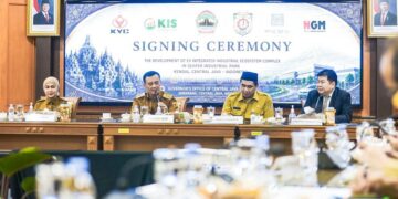 Investor China Tanam Investasi Industri Kendaraan Listrik Rp15 Triliun di Jateng 16 Gubernur Jawa Tengah Ahmad Luthfi menerima kedatangan Direktur Utama PT Kawasan Industri Seafer (KIS) Kendal Bryan W Sudarwo di Kantor Gubernuran, Semarang, Senin, 15 Juni 2026. (Humas Pemprov Jateng/Lingkarjateng.id)