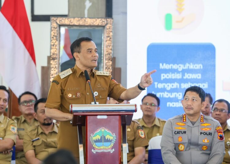 Pertahankan Status Lumbung Pangan Nasional, Jateng Petakan Wilayah Rawan Kekeringan 25 Gubernur Jateng Ahmad Luthfi dalam acara Rembug Pembangunan Jateng 2026 Wilayah Solo Raya di Pendopo Kabupaten Boyolali, Selasa (2/6/2026). Foto : Dok.Pemprov Jateng/Lingkar