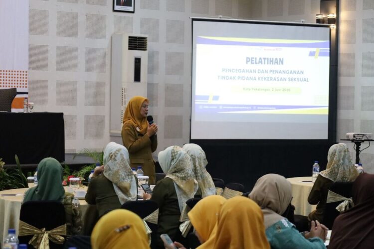 Kasus Kekerasan Perempuan – Anak Tinggi, Pemkot Pekalongan Genjot Edukasi Pencegahan 25 DPMPPA Kota Pekalongan menggelar pelatihan pencegahan dan penanganan kekerasan terhadap perempuan dan anak di Hotel Howard Johnson, Selasa (2/6/2026). Foto: Fahri Akbar/Lingkar