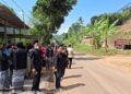 DPRD Soroti Jalan Kabupaten Semarang Rusak, Aktivitas Tambang Disebut Jadi Penyebab 34 Komisi C DPRD Kabupaten Semarang sidak kondisi jalan di Desa Tlompakan, Kecamatan Tuntang yang rusak diduga aktivitas tambang di wilayah Desa Ndelik, Kecamatan Tuntang, Kabupaten Semarang. Foto : DOK DPRD KAB.SEMARANG/LINGKAR