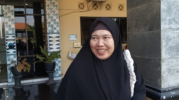 Telusuri Aliran Dana Kasus Fadia Arafiq, KPK Periksa Pedagang Emas Online – Penjual Tanah 25 Fika penjual emas asal Sidoarjo Jawa Timur mengaku diperiksa penyidik KPK terkait transaksi emas yang disebut berhubungan dengan mantan Bupati Pekalongan Fadia Arafiq, Rabu (17/6/26). Foto :Dok.Pribadi/Lingkar