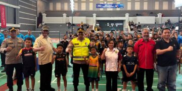FOTO BERSAMA : Suasana pembukaan Kejurkot Bulutangkis di GOR SMUKI Salatiga, Rabu, 17 Juni 2026. Foto : Dok.PBSI Salatiga/Lingkar