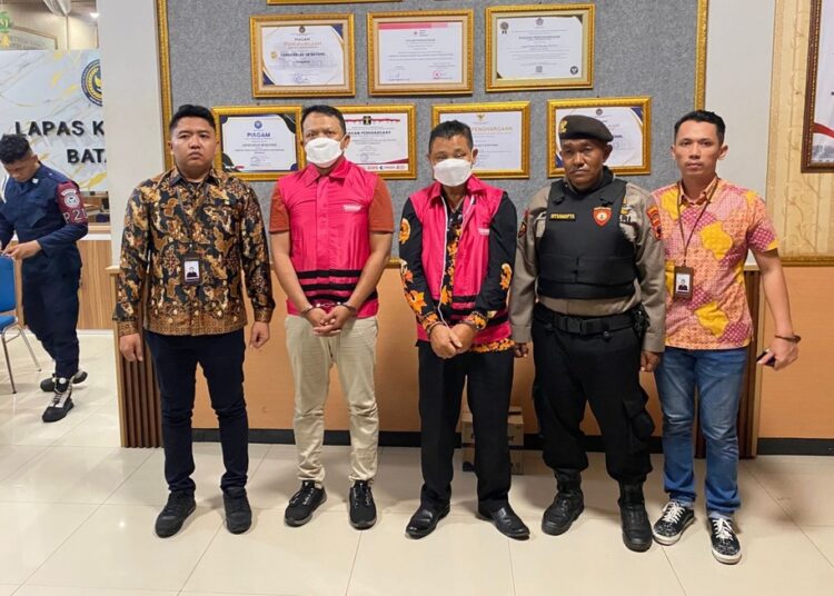 Kejari Batang menahan mantan Kepala Puskesmas Blado II dan Bendahara atas tindak pidana korupsi dana BLUD tahun 2023-2025. Foto : Dok. Kejari Batang/Lingkar