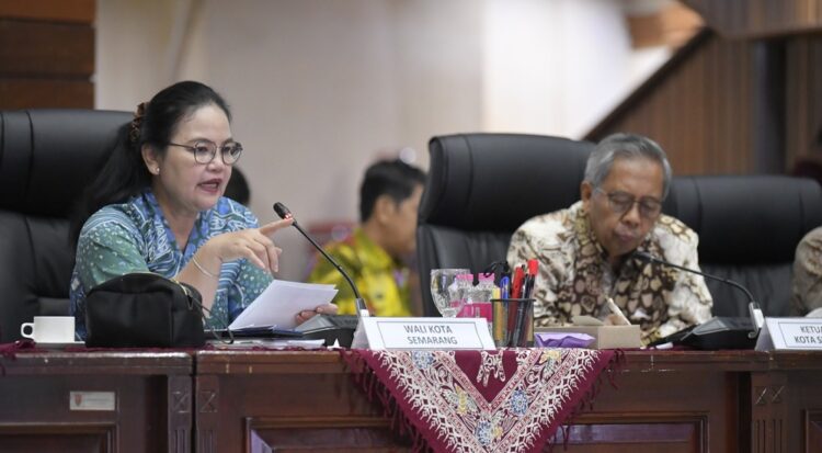 Kota Semarang Masuk Jaringan ASEAN Smart City, Agustina Perkuat Tata Kelola Digital 25 Wali Kota Semarang, Agustina Wilujeng, saat acara Focus Group Discussion (FGD) II Dewan Pertimbangan Pembangunan Kota (DP2K) . Foto :Dok.Pemkot Semarang/Lingkar