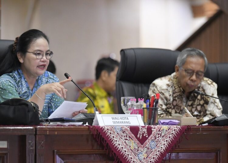 Wali Kota Semarang, Agustina Wilujeng, saat acara Focus Group Discussion (FGD) II Dewan Pertimbangan Pembangunan Kota (DP2K) . Foto :Dok.Pemkot Semarang/Lingkar
