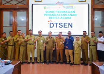 Serah terima dan penandatanganan berita acara Data Tunggal Sosial dan Ekonomi Nasional (DTSEN) di Pendopo Belakang Kabupaten Kudus, Senin (22/6). Foto : Nisa HS/Lingkar