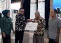 Plt Bupati Pati, Risma Ardhi Chandra, saat penyerahan bantuan atensi dan alat bantu secara simbolis di Pendapa Kabupaten Pati pada Sabtu (6/6). Foto: Fahtur/Lingkar