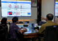 Diskomdigi Jateng menunjukkan pengembangan inovasi Pantauan Data Hoaks Jawa Tengah di kantor dinas setempat. (Humas Pemprov Jateng/Lingkarjateng.id)
