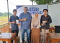 Ketua Umum JSMI, Teguh Santosa, berfoto dengan peserta workshop magang komunikasi yang digelar Nexus Digital Strategy di Kecamatan Bergas, Kabupaten Semarang, Rabu, 3 Juni 2026. (Rizky Syahrul Al-Fath/Lingkarjateng.id)