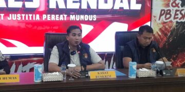 Kasat Reskrim Polres Kendal, AKP Bondan Wicaksono, menyampaikan pengungkapan kasus pembunuhan perempuan di Jalan Arteri Weleri dalam konferensi Pers di Mapolres Kendal, Selasa, 23 Juni 2026. (Anik Kustiani/Lingkarjateng.id)