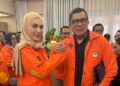 Ketua Pimpinan Daerah Kolektif (PDK) Kosgoro 1957 Jawa Tengah, Mohammad Saleh, memberikan dukungan kepada Bendahara Umum, Sari Yuliati. (dok for Lingkarjateng.id)