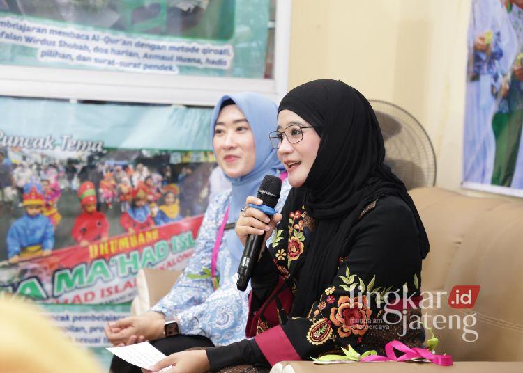 Nawal Yasin Ajak Orang Tua Lebih Peduli Kesehatan Mental Anak 25 Bunda PAUD Jawa Tengah, Nawal Arafah Yasin, menyampaikan materi tentang kesehatan mental dalam agenda parenting di TK Ma’had Islam, Kota Pekalongan, Senin, 8 Juni 2026. (dok Humas Pemprov Jateng/Lingkarjateng.id)