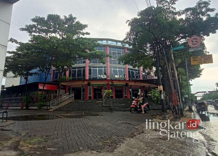 Pasar Bulu Kota Semarang Masih Sepi Meski Sudah Direvitalisasi 25 POTRET: Tampak depan kondisi Pasar Bulu Kota Semarang beberpa waktu lalu. (Syahril Muadz/Lingkarjateng.id)