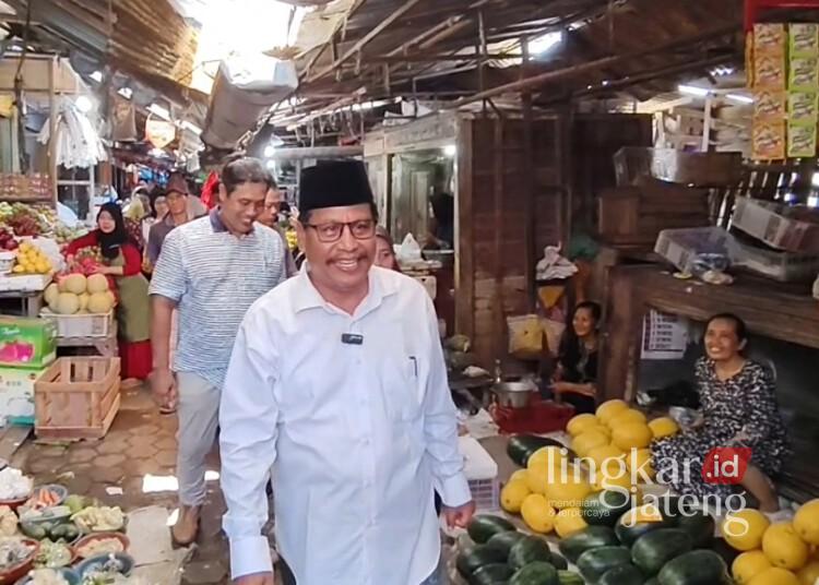 Revitalisasi Pasar Rembang Masuk Usulan Pendanaan APBN 2027, Segini Anggarannya 25 Bupati Rembang, Harno, saat meninjau Pasar Rembang. (Vicky Rio/Lingkarjateng.id)