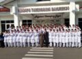 Paskibraka Kendal Angkatan 80 Tuntaskan Tugas Sempurna di Hari Lahir Pancasila 35 Pasukan Pengibar Bendera Pusaka (Paskibraka) Kabupaten Kendal Angkatan 80 foto bersama Bupati, Kepala Badan Kesbangpol usai upacara peringatan Hari Lahir Pancasila di Alun-Alun Kabupaten Kendal, Senin 1 Mei 2026. (Anik Kustiani/Lingkarjateng.id)