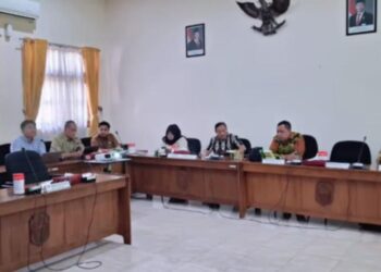 Komisi A DPRD Pati menggelar public hearing dalam rangka mematangkan Rancangan Peraturan Daerah (Raperda) tentang Bantuan Hukum untuk Masyarakat Miskin dan Kelompok Rentan, Senin, 15 Juni 2026. (Lingkarjateng.id)