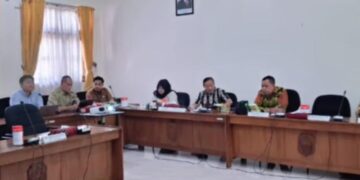 Komisi A DPRD Pati Gandeng Akademisi Sempurnakan Raperda Bantuan Hukum 10 Komisi A DPRD Pati menggelar public hearing dalam rangka mematangkan Rancangan Peraturan Daerah (Raperda) tentang Bantuan Hukum untuk Masyarakat Miskin dan Kelompok Rentan, Senin, 15 Juni 2026. (Lingkarjateng.id)