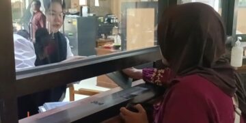 Kejar Tunggakan Pajak Rp40,3 M, Pemkab Kudus Hapus Denda PBB-P2 Tiga Bulan 1 Pelayanan pembayaran pajak di Kabupaten Kudus. (Ahmad Abror/Lingkarjateng.id)