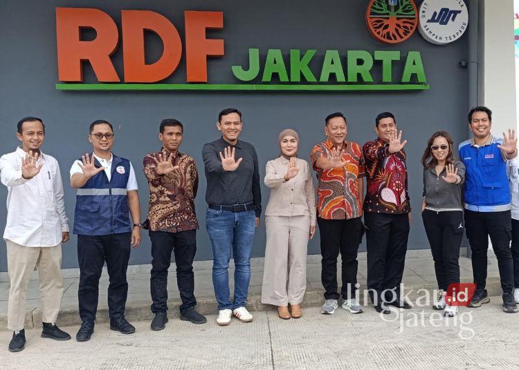 Pemkab Kendal Gandeng Investor Bangun Pengelolaan Sampah Sistem RDF 25 Bupati Kendal, Dyah Kartika Permanasari (tengah) bersama Sekretaris DLH Kendal, Syaiful Huda bersama jajaran studi tiru ke RDF Rorotan DKI Jakarta. (dok for Lingkarjateng.id)