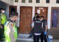 Polisi melakukan olah TKP kasus meninggalnya seorang pemudi di kamar kos di Desa Pecangaan Kulon, Kecamatan Pecangaan, Kabupaten Jepara, Kamis, 25 Juni 2026. (Tomi Budianto/Lingkarjateng.id)