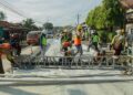 Pengerjaan proyek peningkatan ruas jalan provinsi di Jawa Tengah. (Humas Pemprov Jateng/Lingkarjateng.id)