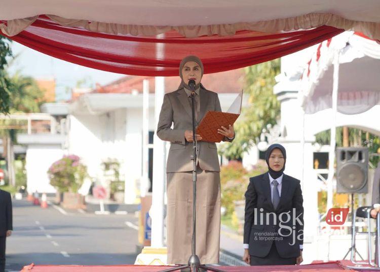 Peringatan Hari Lahir Pancasila, Bupati Kendal Tekankan Pancasila sebagai Pemersatu Bangsa 25 Bupati Kendal, Dyah Kartika Permanasari, memimoin upacara Hari Lahir Pancasila di Alun-Alun Kendal pada Senin, 1 Juni 2026. (Anik Kustiani/Lingkarjateng.id)