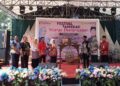 Bupati Demak Eisti’anah (kelima kiri) membuka kegiatan Festival dan Apresiasi Karya Perempuan serta Peringatan Hari Keluarga Nasional ke-33 Tahun 2026 di Sport Center Demak, Kamis, 25 Juni 2026. (M. Burhanuddin Aslam/Lingkarjateng.id)
