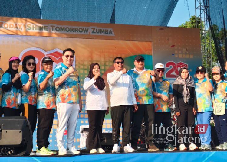 Perkuat Layanan Kesehatan, Bupati Rembang Apresiasi Peresmian RS Baru 25 Bupati Rembang, Harno (tengah), mengikuti kegiatan senam dalam rangkaian peresmian Rumah Sakit Keluarga Sehat (KSH) Rembang pada Sabtu, 20 Juni 2026. (Vicky Rio/Lingkarjateng.id)