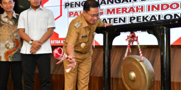 Canangkan Bulan Dana PMI 2026, Plt Bupati Pekalongan Minta Program Sosial Diperkuat 10 Plt Bupati Pekalongan, Sukirman, membuka Musker PMI Kabupaten Pekalongan dan mencanangkan Bulan Dana PMI 2026 di Aula Setda Kabupaten Pekalongan, Senin, 15 Juni 2026. (Fahri Akbar/Lingkarjateng.id)