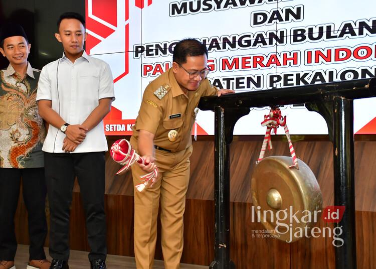Canangkan Bulan Dana PMI 2026, Plt Bupati Pekalongan Minta Program Sosial Diperkuat 25 Plt Bupati Pekalongan, Sukirman, membuka Musker PMI Kabupaten Pekalongan dan mencanangkan Bulan Dana PMI 2026 di Aula Setda Kabupaten Pekalongan, Senin, 15 Juni 2026. (Fahri Akbar/Lingkarjateng.id)