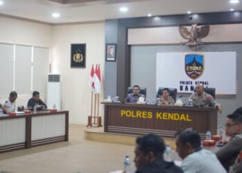 Rapat koordinasi lintas sektoral terkait tambang galian C yang digelar di Aula Mapolres Kendal, Kamis, 4 Juni 2026. (Anik Kustiani/Lingkarjateng.id)